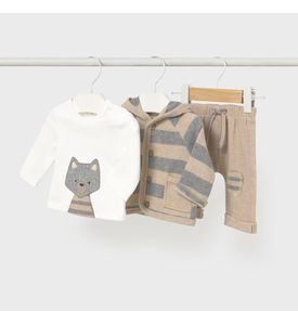 Mayoral 2625/50 Комплект 3ед. Куртка с капюшоном/джемпер/брюки Енот (бежевый в полоску/белый) Mayoral 2625/50 Комплект 3ед. Куртка с капюшоном/джемпер/брюки Енот (бежевый в полоску/белый)